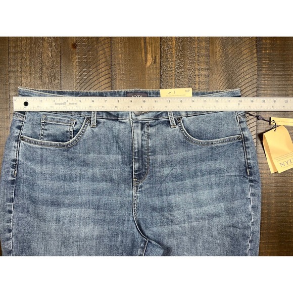 NWT NYDJ Margot Girlfriend Ankle Jeans, LiftXTuck Cool Embrace, Size 16P - Picture 3 of 8